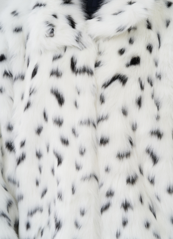 Куртка из эко меха с анималистичным принтом
