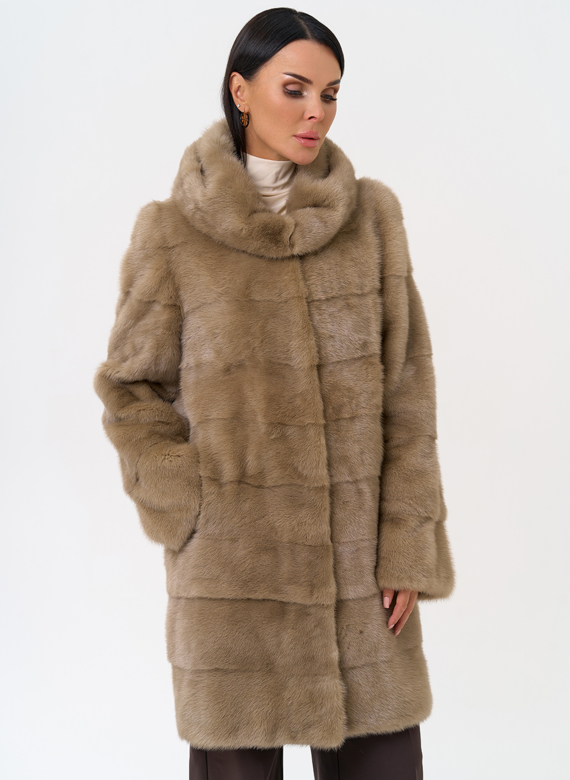 Поперечная норковая шуба с капюшоном
