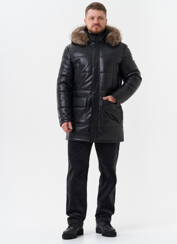 Пуховик из эко кожи с капюшоном из меха енота