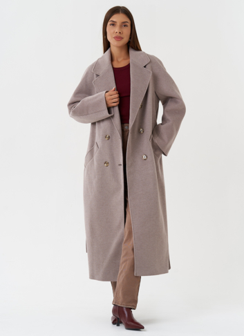 Светлое пальто с английским воротником