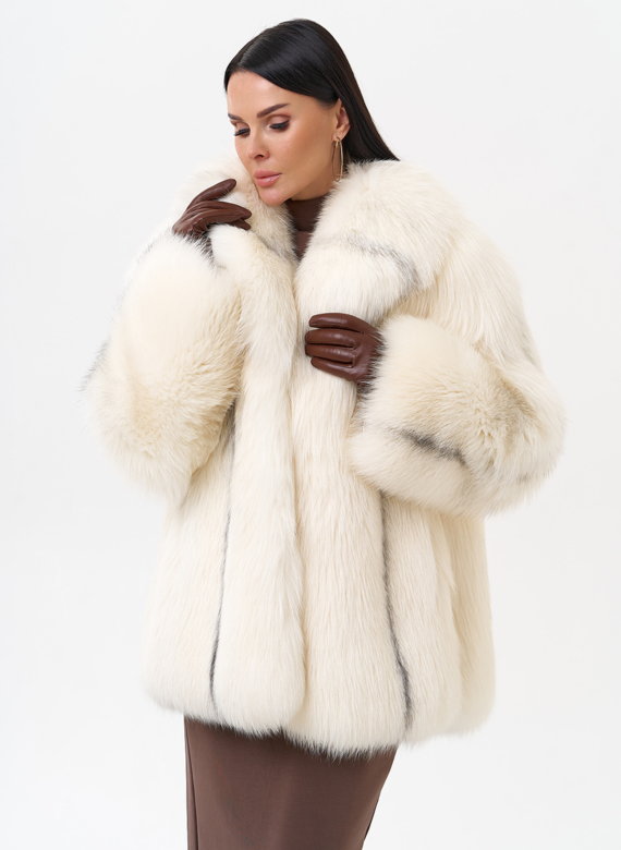 Белая куртка из лисы