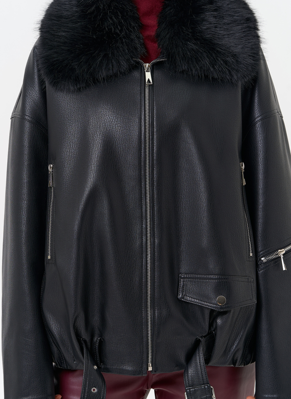 Женская утепленная куртка из эко кожи черного цвета