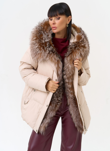 Женский пуховик с отделкой из натурального меха