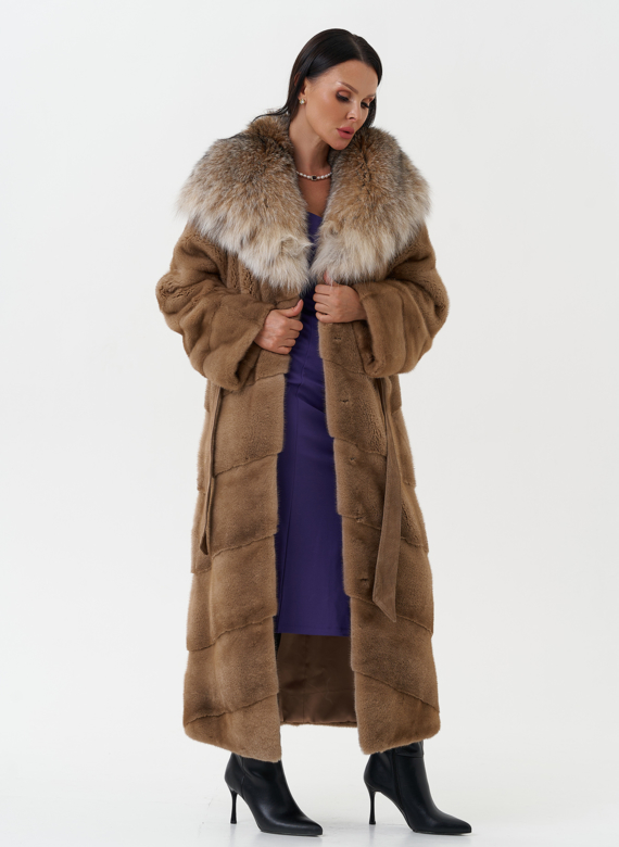 Длинная шуба из норки с капюшоном из рыси