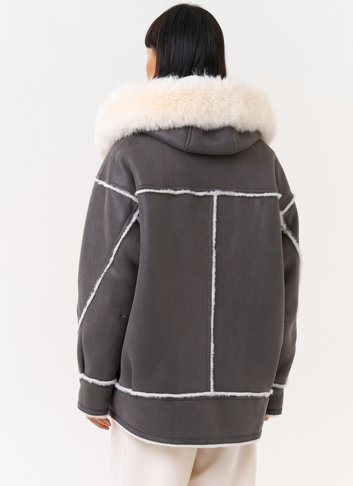 Женская дубленка из эко замши с капюшоном из эко меха