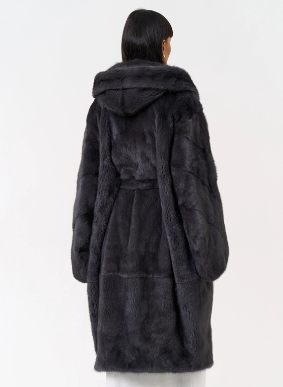 Женская шуба из меха норки с капюшоном 