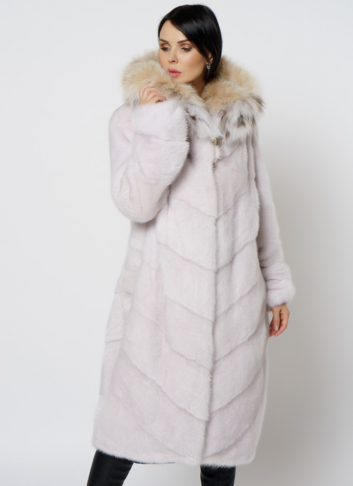 Светлая шуба с рысью