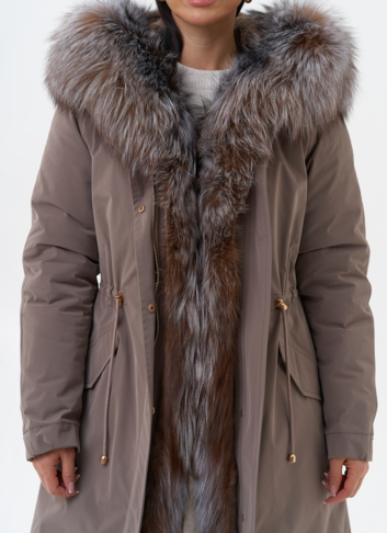 Парка женская с отделкой из меха чернобурки