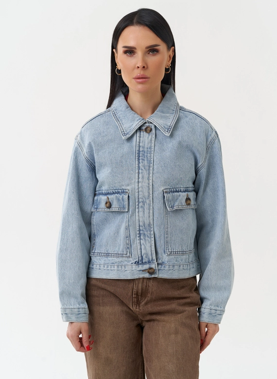 Женская джинсовая куртка голубого цвета