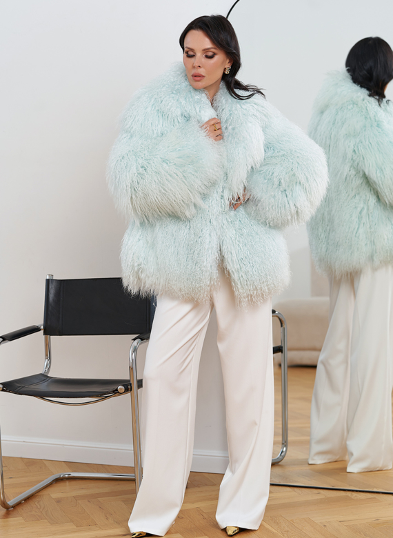 Женская шуба из меха ламы