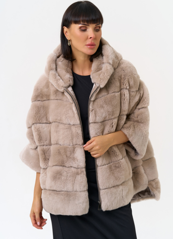 Короткая шуба из меха кролика с капюшоном