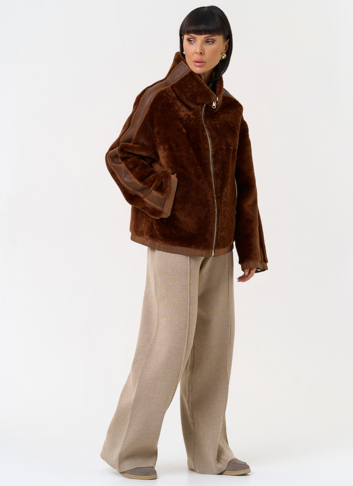 Короткая двухсторонняя дубленка в коричневом цвете