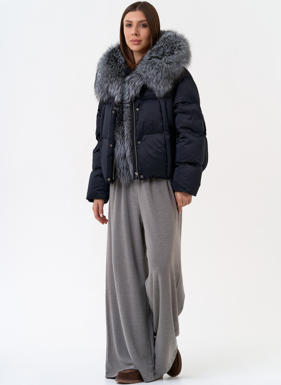 Женский пуховик с капюшоном из меха чернобурки