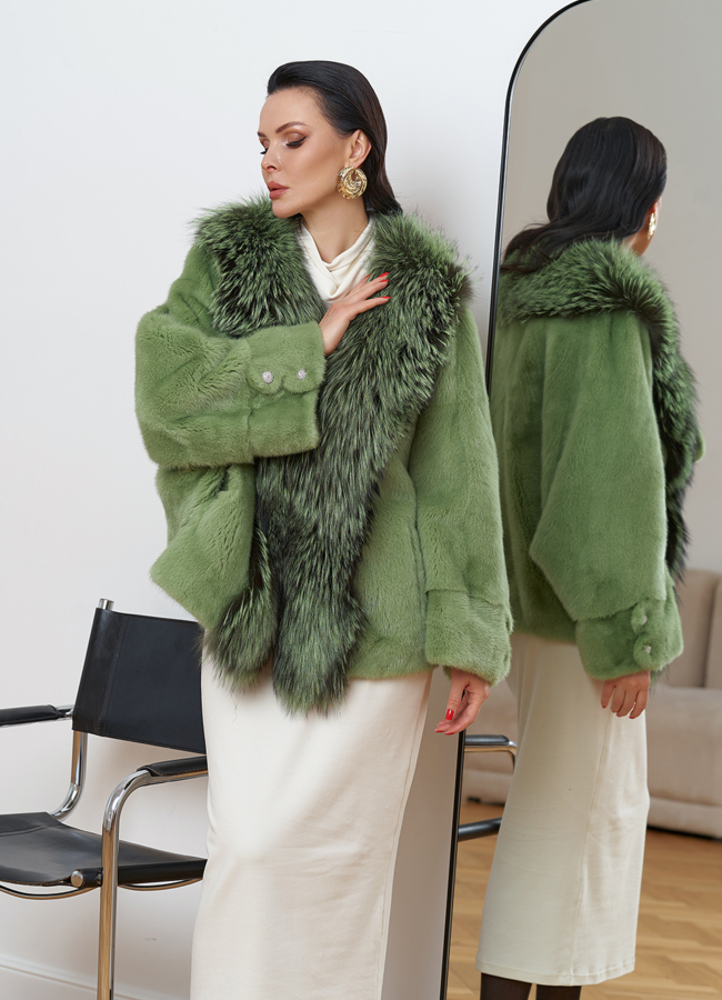 Короткая шуба из норки с мехом из чернобурки модель № 81025 в кредит