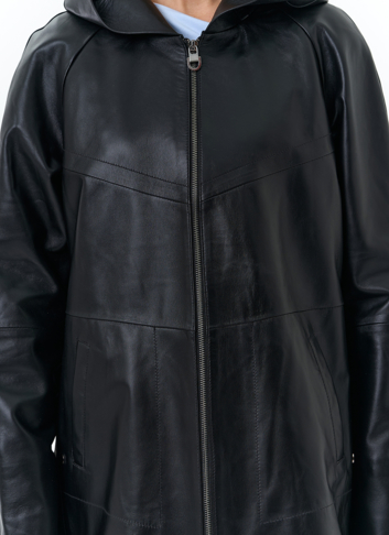 Женская куртка из натуральной кожи с капюшоном