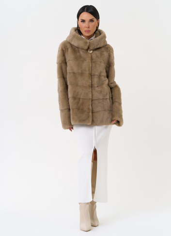 Короткая шуба с капюшоном