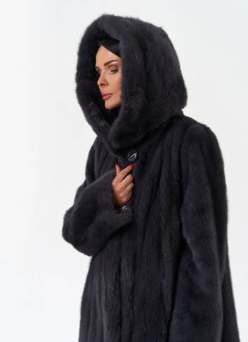 Шуба из меха норки с капюшоном