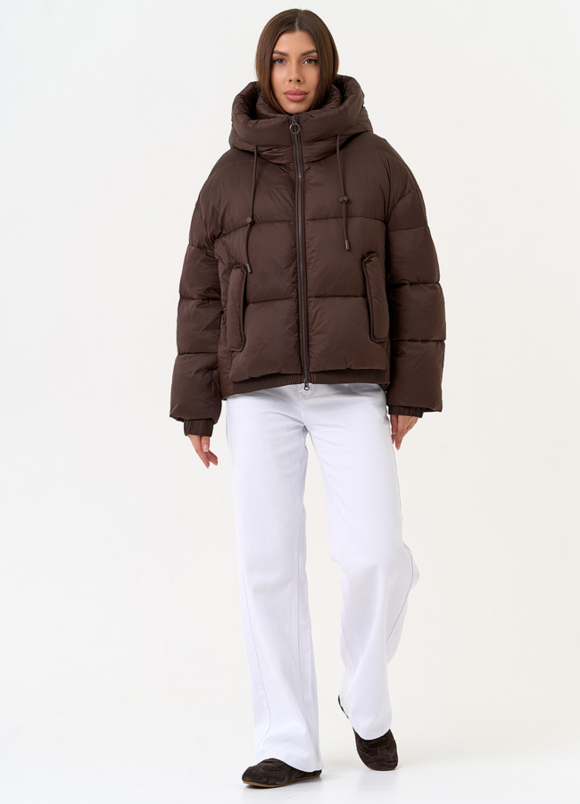 Женский короткий пуховик коричневого цвета модель № 31588 в кредит