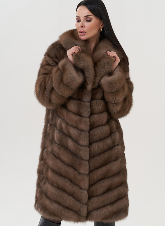Шуба из куницы с английским воротником 