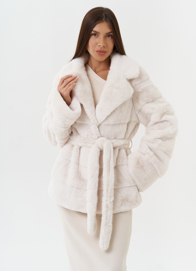 Короткая шуба из эко меха с английским воротником модель № 27712 в кредит