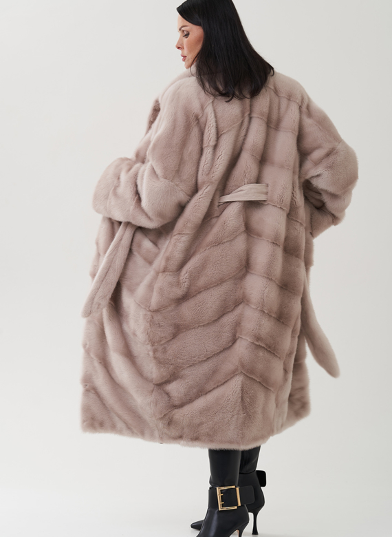 Шуба из норки с английским воротником 