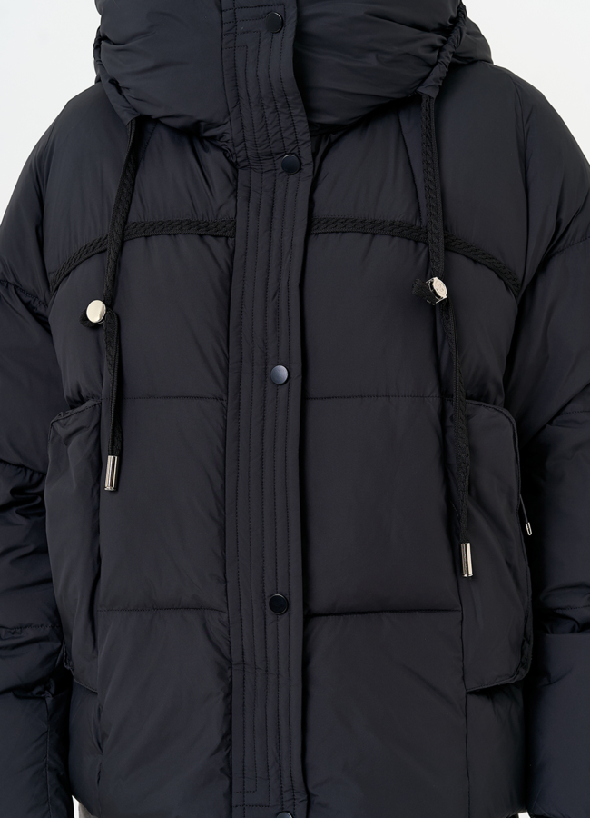 Женский пуховик черного цвета с капюшоном модель № 31521 универмаг малина