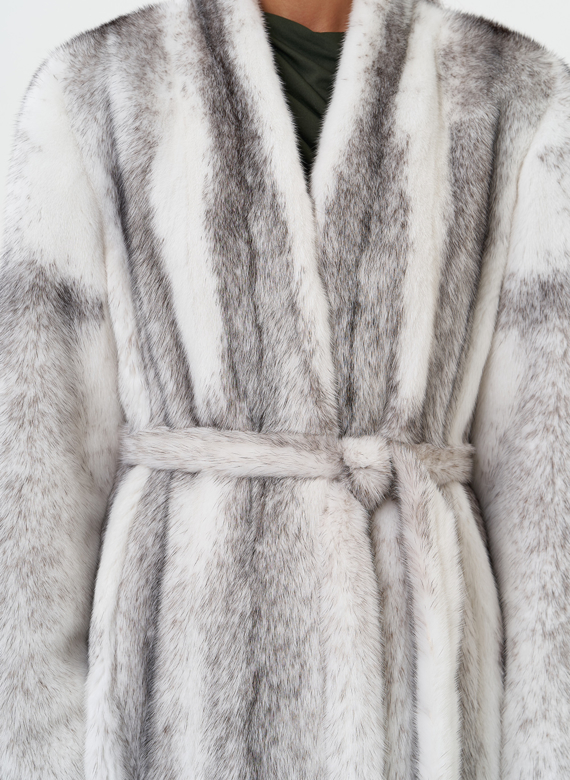 Длинная шуба из норки крестовки