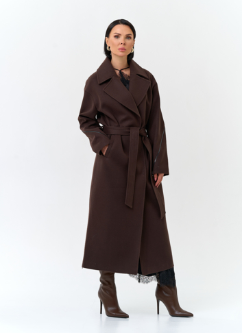 Женское пальто с английским воротником