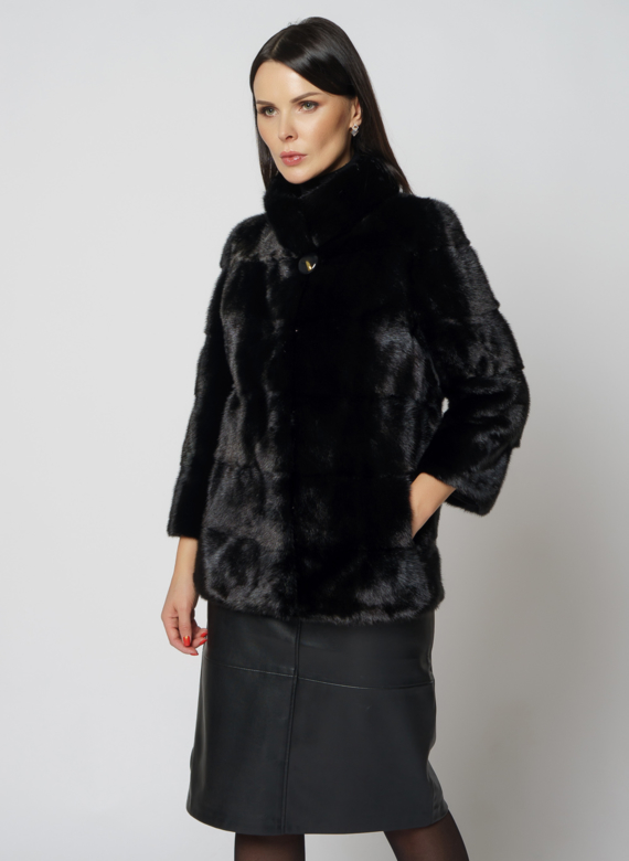 Укороченная норковая шуба с воротником стойкой черного цвета 