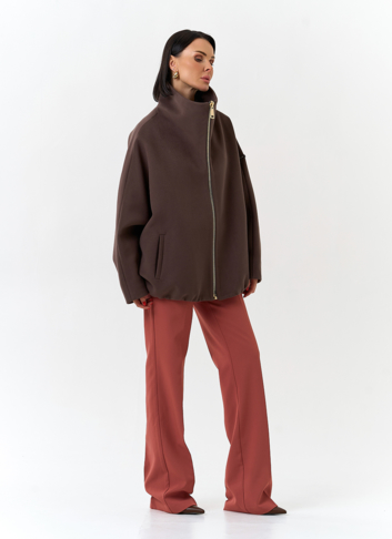 Женское укороченное пальто с высоким воротником