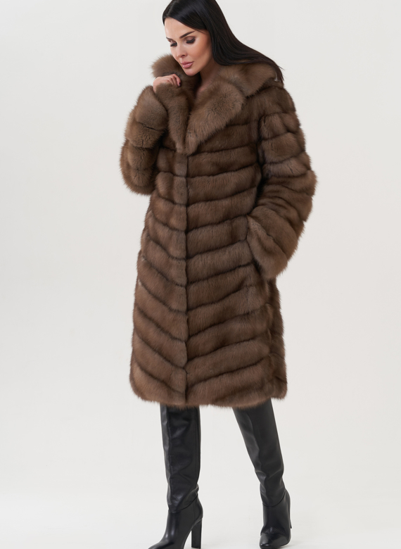 Шуба из куницы с английским воротником 