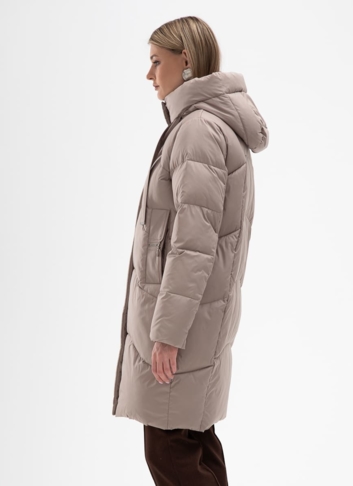 Женский пуховик  капюшоном