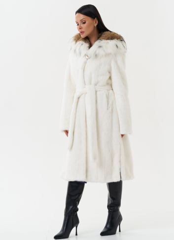 Шуба из белой  норки с капюшоном из рыси