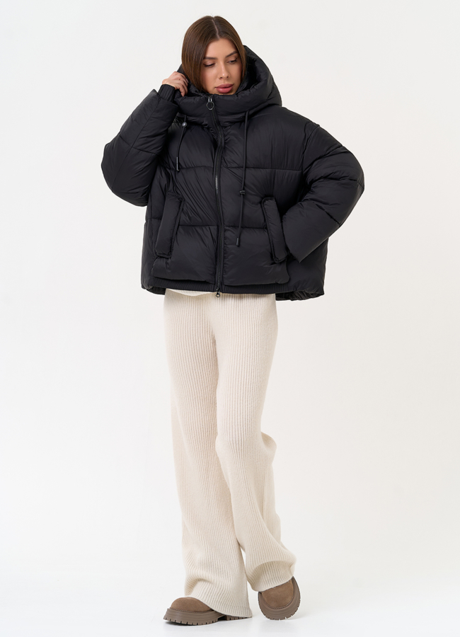 Женский короткий пуховик черного цвета модель № 31589 в рассрочку
