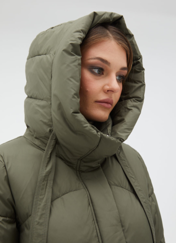 Женский пуховик с капюшоном