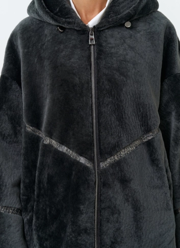 Женская натуральная дубленка с капюшоном фото
