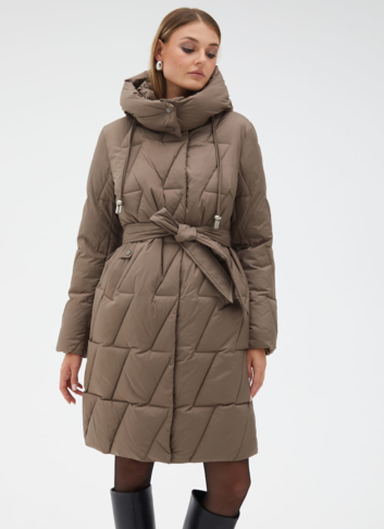 Женский пуховик с поясом