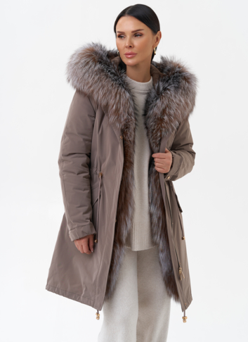 Парка женская с отделкой из меха чернобурки