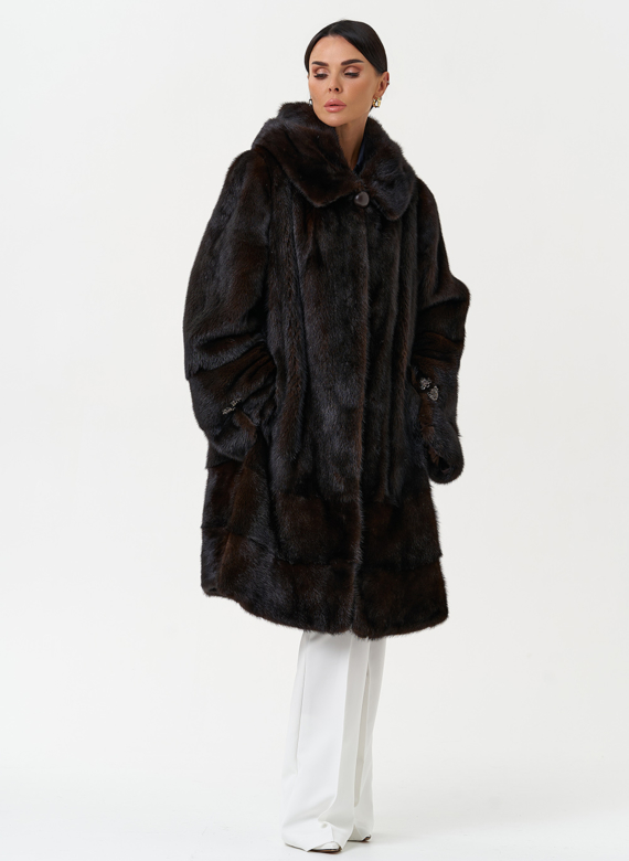Женская шуба из меха норки с капюшоном 