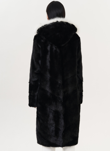 Норковая шуба черного цвета с рысью