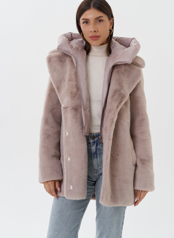 Женский пуховик из эко меха с манишкой