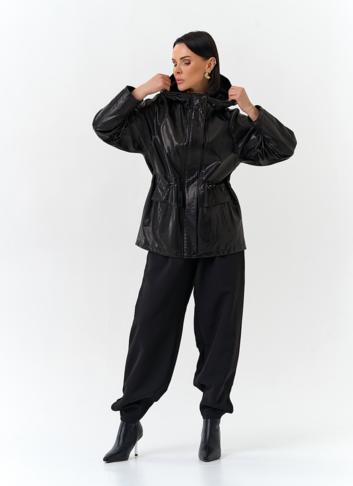 Женская куртка из натуральной кожи  с капюшоном