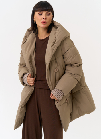 Женский пуховик с акцентными пуговицами