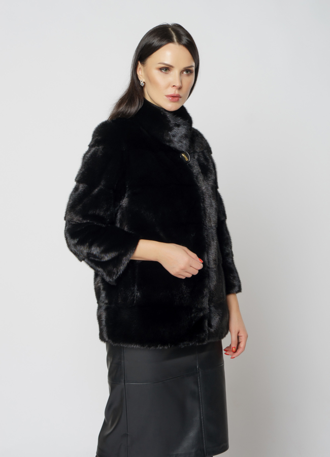 Укороченная норковая шуба с воротником стойкой черного цвета  модель № 25395 в рассрочку