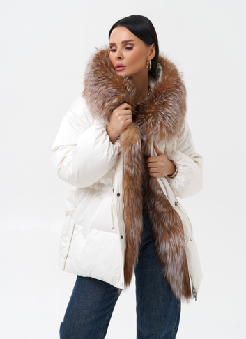 Женский пуховик с отделкой из меха лисы Женский пуховик с отделкой из меха лисы