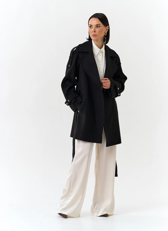 Женское укороченное пальто с английским воротником