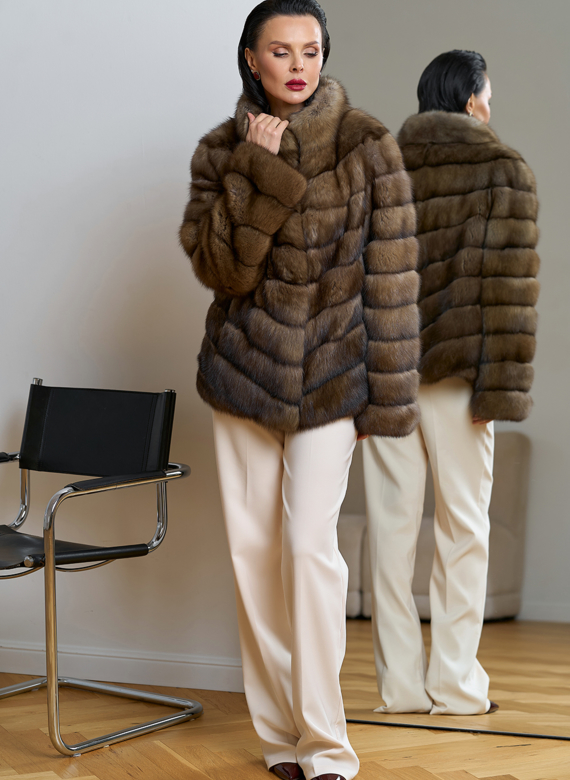 Женская шуба из соболя с воротником стойкой