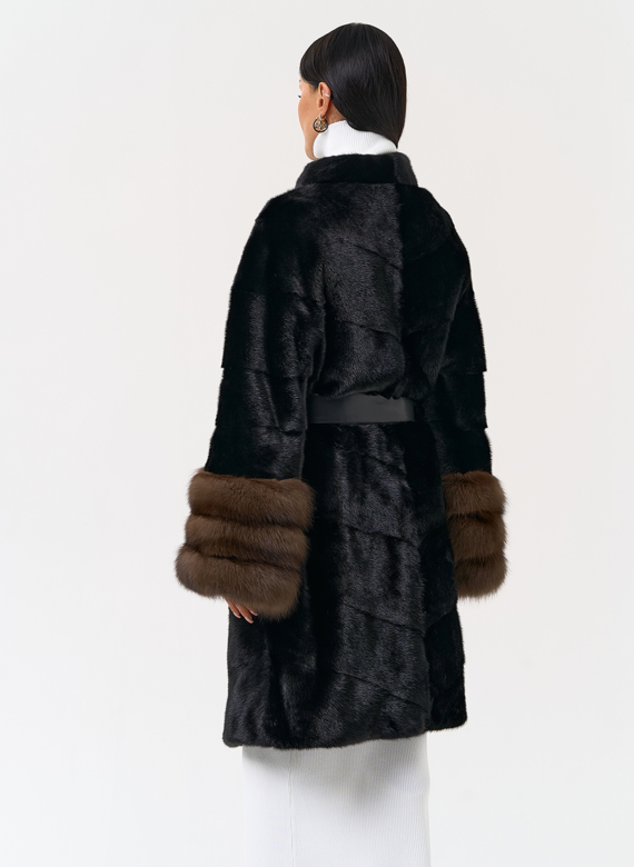 Норковая шуба с манжетами из меха куницы