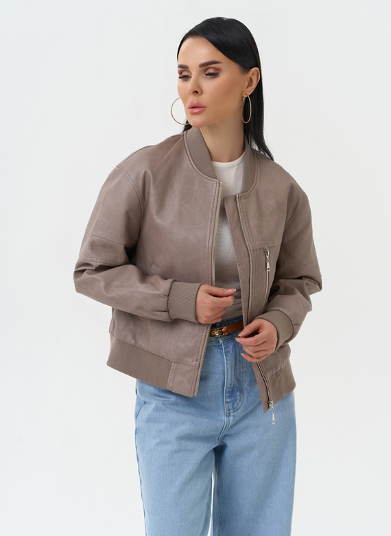 Куртка бомбер из эко кожи бежевого цвета
