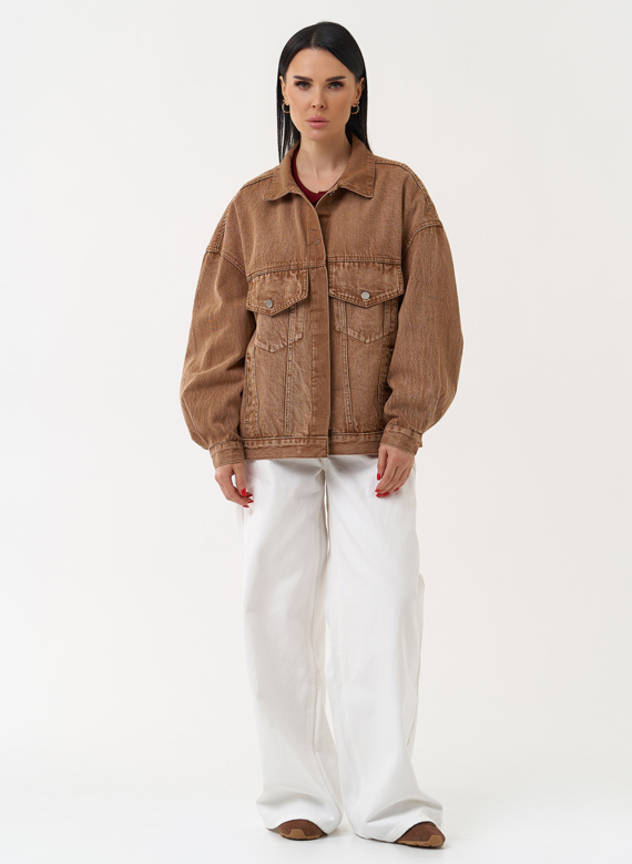 Женская джинсовая куртка коричневого цвета